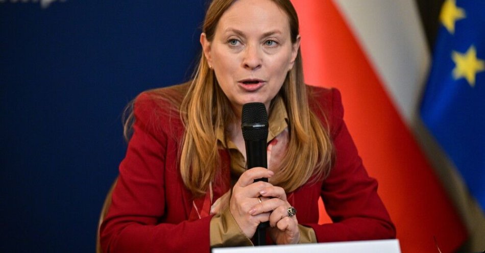 zdjęcie: Pełczyńska-Nałęcz o wyborach w Polsce 2050: mityczne sojusze nie są prawdą / Wrocław, 19.12.2025. Minister funduszy i polityki regionalnej Katarzyna Pełczyńska-Nałęcz podczas briefingu prasowego w siedzibie Dolnośląskiego Urzędu Wojewódzkiego we Wrocławiu, 19 bm. Temat