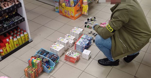 Policjanci zabezpieczyli w sklepie podróbki