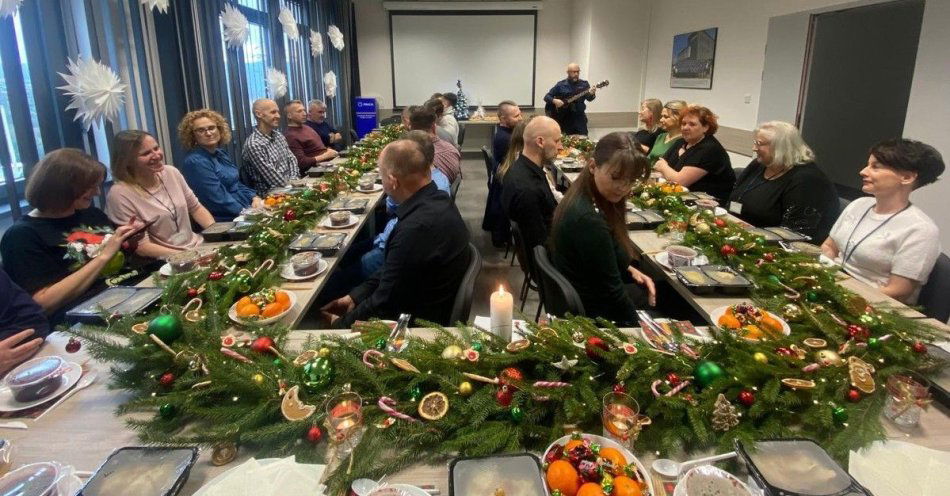 zdjęcie: Wigilijne spotkanie w Komendzie Powiatowej Policji w Lesku / fot. KPP w Lesku