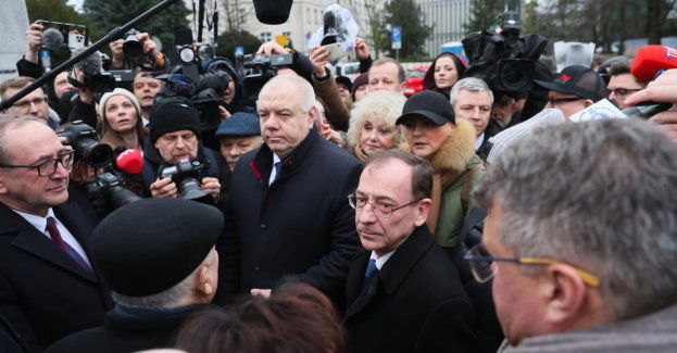 Drzwi do Sejmu zamknięte przez Kamińskim i Wąsikiem