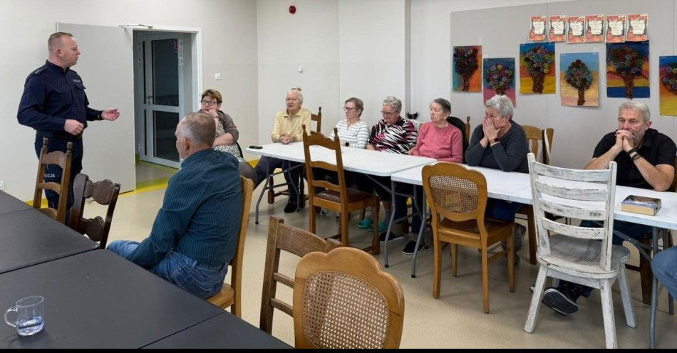 zdjęcie: Policja w Brudzawkach uczy seniorów jak uniknąć oszustw / fot. KPP Wąbrzeźno