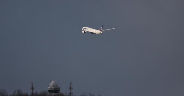 Urząd Lotnictwa Cywilnego: oślepianie załóg statków powietrznych laserem to plaga