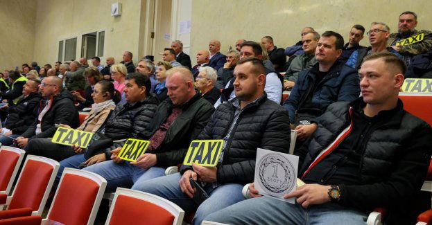 Taksówkarze apelują, by Rada Warszawy zajęła się podwyżką stawki przewozowej