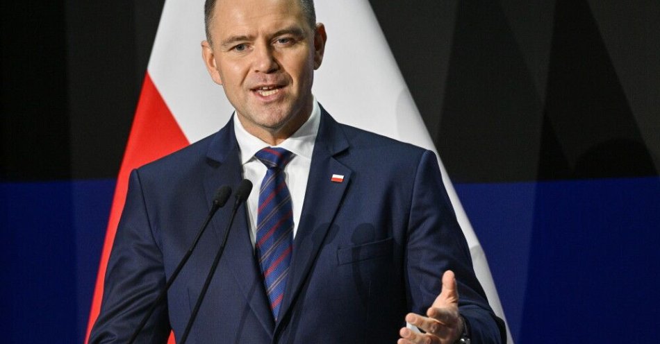 zdjęcie: Prezydent: zapalcie znicz i zmówcie modlitwę za Bohaterów, którzy walczyli o wolną Polskę / Kalvarija, Litwa, 20.10.2025. Prezydent RP Karol Nawrocki podczas konferencji prasowej w związku z otwarciem odcinka autostrady Via Baltica przy polsko-litewskim przejściu granicznym Budzisko-Kalvarija, 20 bm. (sko) PAP/Valdemar Doveiko