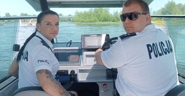 Dzielnicowi wodniacy uratowali tonącą 61-latkę
