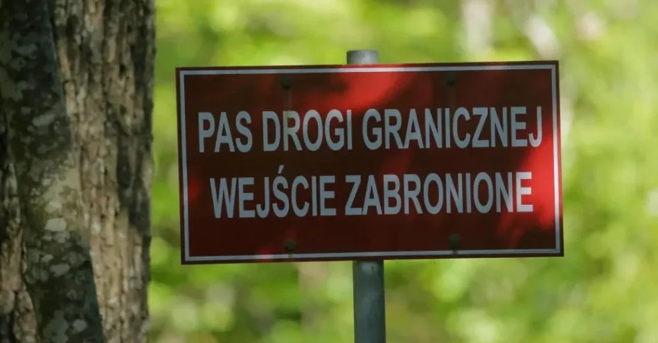 zdjęcie: Warmińsko-mazurska SG: od początku wakacji 15 przypadków wejścia na pas drogi granicznej / Gołdap, 15.09.2023. Granica z Obwodem Królewieckim w Gołdapi, 15 bm. Minister obrony narodowej Mariusz Błaszczak sprawdzał wzmocnienie tego odcinka granicy. (tw/ibor) PAP/Tomasz Waszczuk