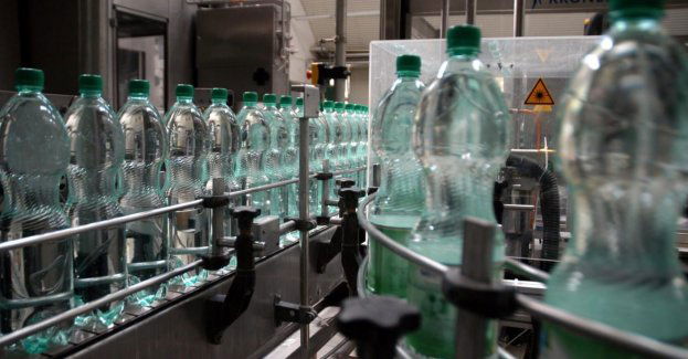 50 gr kaucja za butelki ze szkła i plastiku oraz metalowe puszki