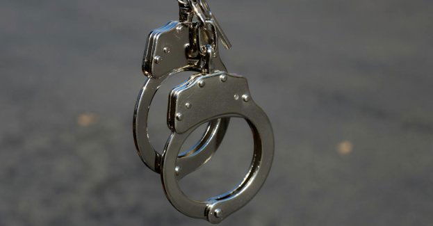 Policjanci zatrzymali mężczyznę poszukiwanego dwoma listami gończymi