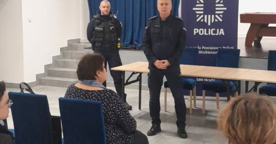 zdjęcie: Debata o bezpieczeństwie w Strzyżowie z udziałem mieszkańców / fot. KPP Hrubieszów Zdjęcie1