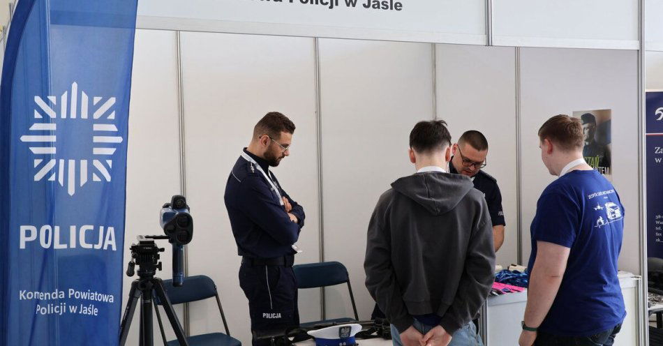 zdjęcie: Policja zachęcała do służby na targach w Jaśle / fot. KPP w Jaśle fot. KPP Jasło