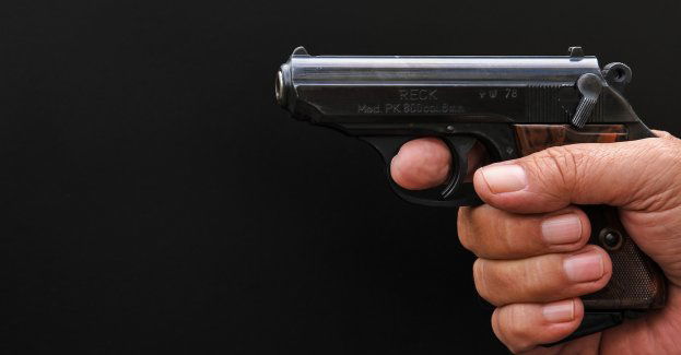 24-letni Białorusin wymachiwał bronią w lokalu usługowym