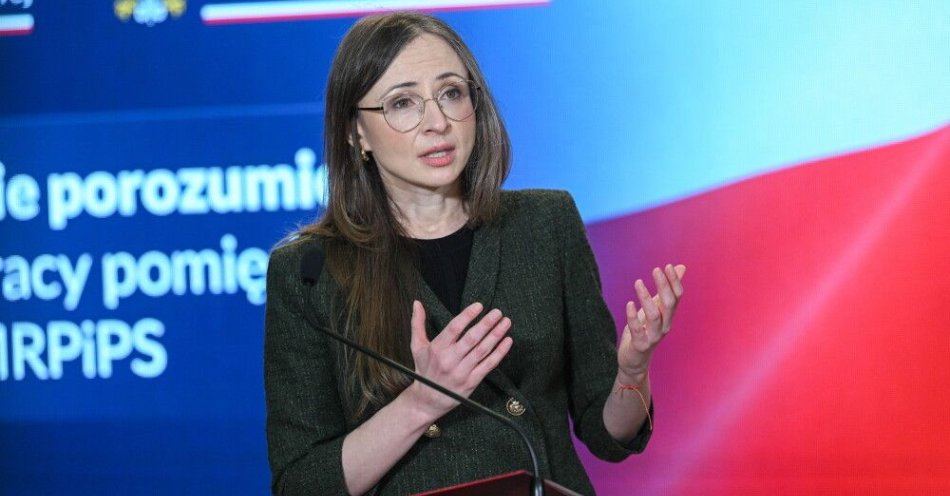 zdjęcie: Dziemianowicz-Bąk: 2,8 mln osób otrzymało już zwaloryzowaną w marcu emeryturę / Warszawa, 06.03.2026. Minister rodziny, pracy i polityki społecznej Agnieszka Dziemianowicz-Bąk na podpisaniu, 6 bm. siedzibie MON w Warszawie porozumienia pomiędzy MON i MRPiSP w sprawie współpracy realizowanej przez Ochotnicze Hufce Pracy. (amb) PAP/Marcin Obara