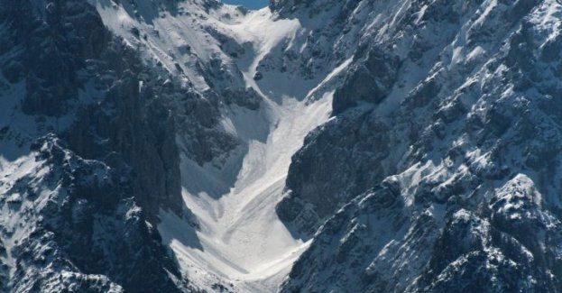 W Tatrach ponownie lawinowa trójka; na szczytach silny wiatr