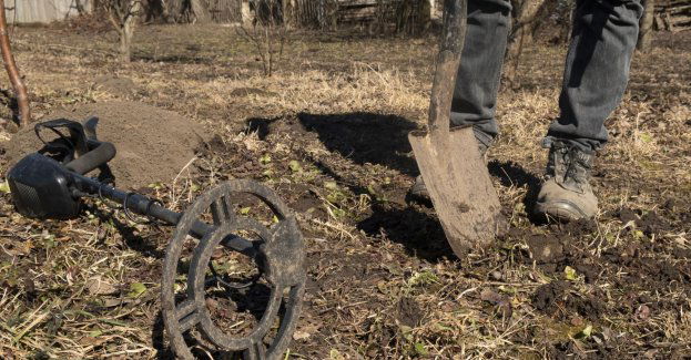 Nagie szkielety kilku osób odkopano na terenie gospodarstwa w gm. Dębowa Kłoda