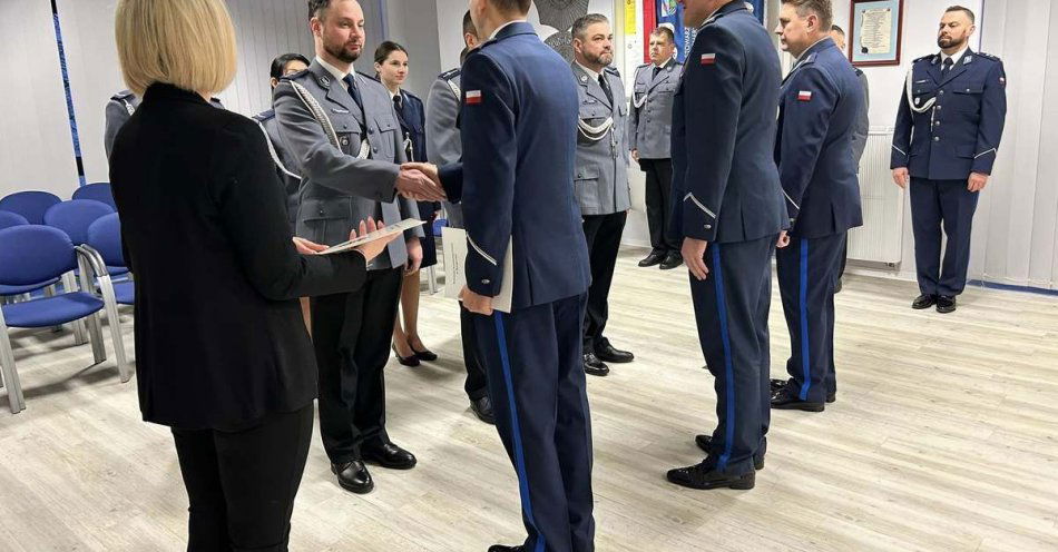 zdjęcie: Siedmiu funkcjonariuszy awansowało w stargardzkiej komendzie / fot. KPP w Stargardzie