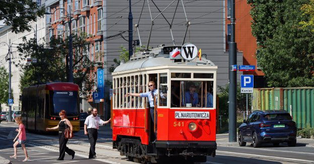Wielkanocna linia tramwajowa W - zabytkowymi wagonami między Wolą a Pragą