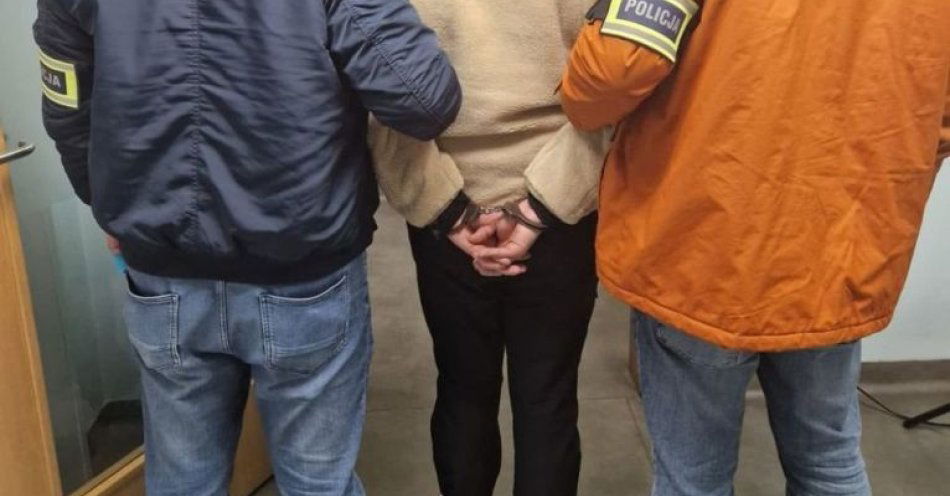 zdjęcie: Ujęty w Płocku: poszukiwany listem gończym trafił do więzienia / fot. KPP Staszów Poszukiwany listem gończym zatrzymany na terenie Płocka