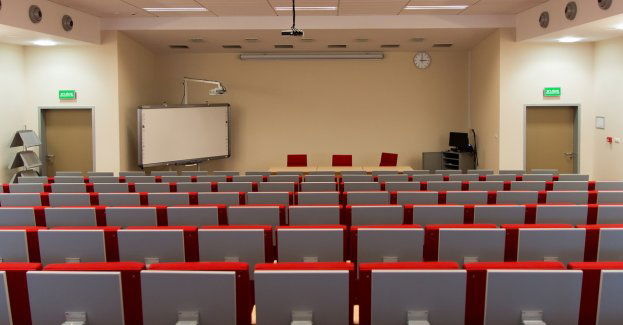 NASK ostrzega przed oszustami podszywającymi się pod polskie uczelnie
