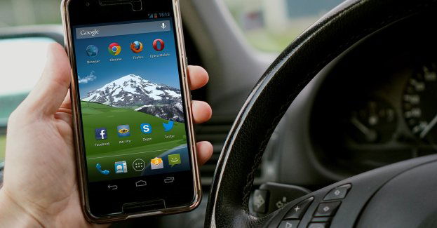 Nie używaj telefonu, gdy kierujesz autem