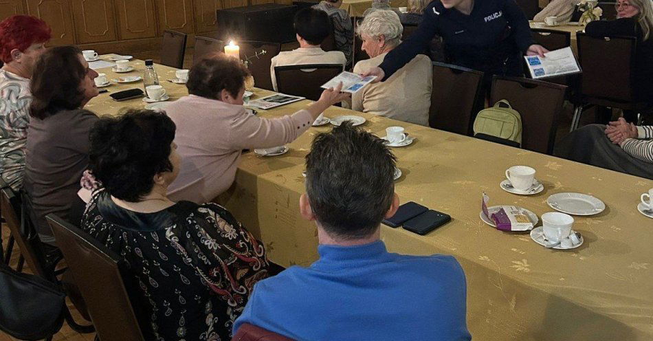 zdjęcie: Mieszkańcy rozmawiali o bezpieczeństwie w Chorzowie / fot. KMP w Chorzowie