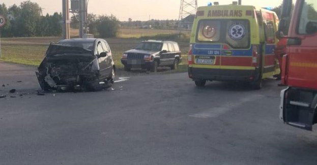 Pijana 69-latka wymusiła pierwszeństwo 18-latkowi bez uprawnień