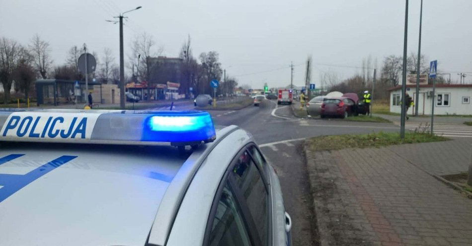 zdjęcie: Wypadek na skrzyżowaniu w Makowie Mazowieckim ranna kobieta / fot. KPP w Makowie Mazowieckim