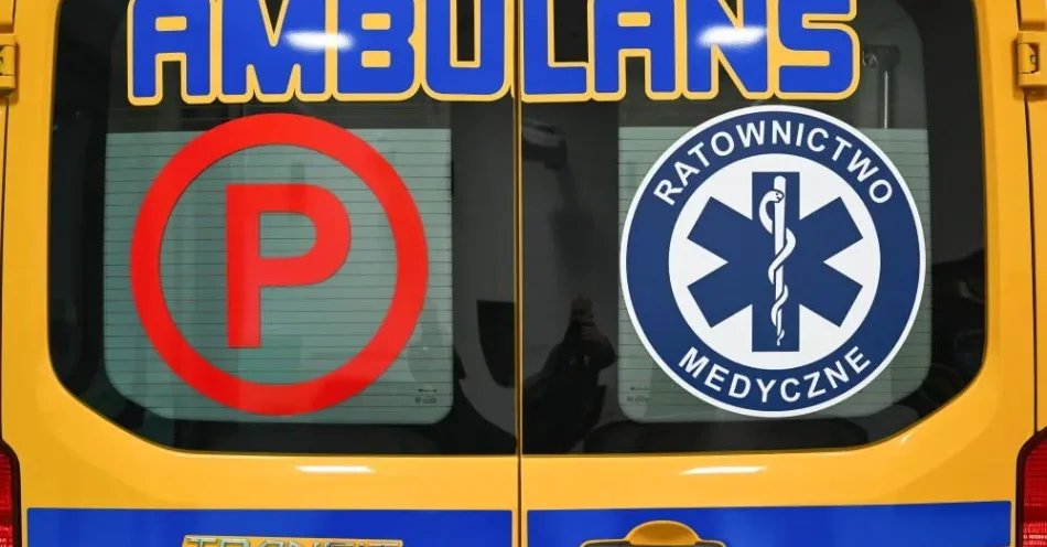 zdjęcie: Łódzkie: sześć kobiet rannych w wybuchu gazu w budynku OSP / Sanok, 13.03.2025. Ambulans ratownictwa medycznego w Sanoku, 13 bm. (dd) PAP/Darek Delmanowicz