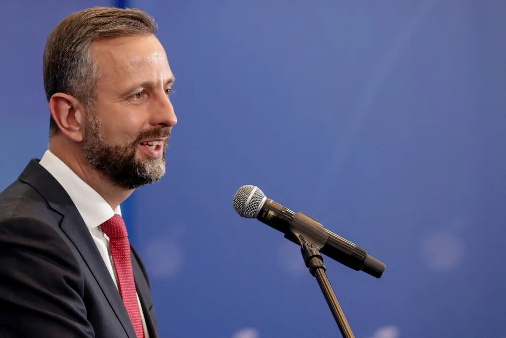 zdjęcie: Szef MON w Święto Wojsk Lądowych podziękował żołnierzom za codzienną służbę Polsce / Karpacz, 10.09.2026. Wicepremier, szef MON Władysław Kosiniak-Kamysz podczas prezentacji raportu