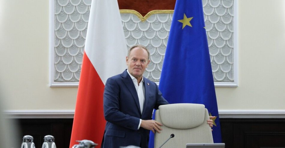 zdjęcie: Premier: źle oceniam pierwsze 100 dni prezydentury Nawrockiego / Warszawa, 12.11.2025. Premier Donald Tusk na posiedzeniu rządu w KPRM w Warszawie, 12 bm. Rada Ministrów zajmie się m.in. projektem noweli Kodeksu rodzinnego i opiekuńczego oraz niektórych innych ustaw. Proponowane przez Ministerstwo Sprawiedliwości przepisy zakładają wprowadzenie do polskiego prawa możliwości rozwodu pozasądowego. (mr) PAP/Rafał Guz