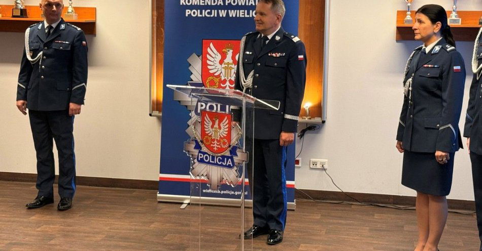 zdjęcie: Wzruszające pożegnanie I Zastępcy Komendanta w Wieliczce / fot. KMP w Wieliczce