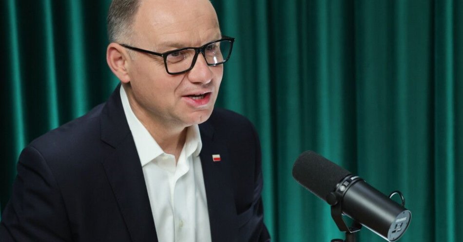 zdjęcie: Sondaż: ponad połowa badanych nie chce, aby Andrzej Duda był nadal w polskiej polityce / Warszawa, 04.09.2025. Były prezydent RP Andrzej Duda podczas nagrywania podcastu w Studio PLAC w Warszawie, 4 bm. (ad) PAP/Szymon Pulcyn