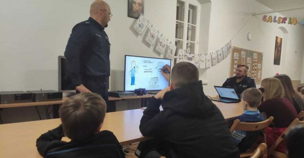 Policjant przeprowadził z młodzieżą warsztaty o uzależnieniach