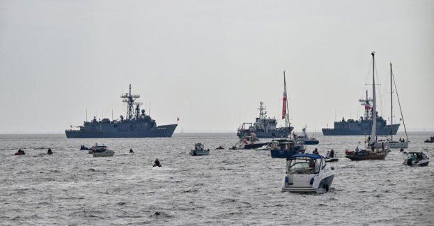 Wojskowa defilada po raz pierwszy na lądzie, morzu i w powietrzu