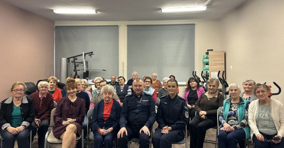 zdjęcie: Seniorzy z Maziarni o bezpieczeństwie z policją / fot. KPP w Stalowej Woli