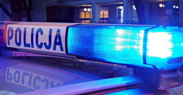 Policja poszukuje kierowcy srebrnego forda, który potrącił kobietę na przejściu