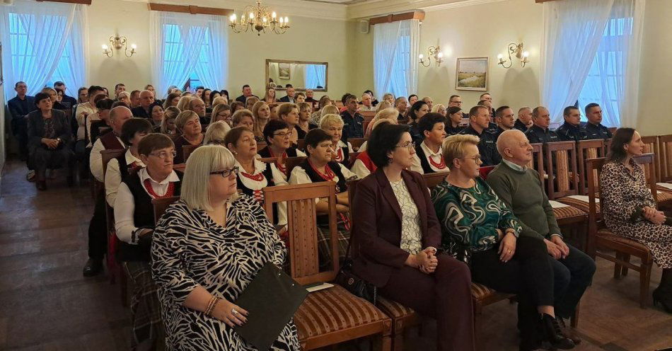 zdjęcie: Debata o bezpieczeństwie na Gminnym Dniu Seniora w Wiśniewie / fot. KMP w Siedlcach
