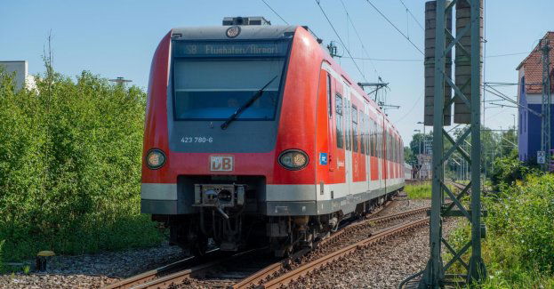Śmiertelny wypadek na torach; są opóźnienia pociągów