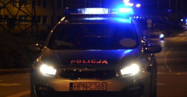 Nie dostosował się do zakazu ruchu i nie miał zapiętych pasów bezpieczeństwa. Za to okazało się, że miał ponad 1,5 promila alkoholu w organizmie