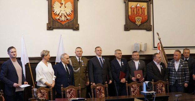 Lwówecki policjant otrzymał odznaczenie Honorowy Dawca Krwi - Zasłużony dla Zdrowia Narodu