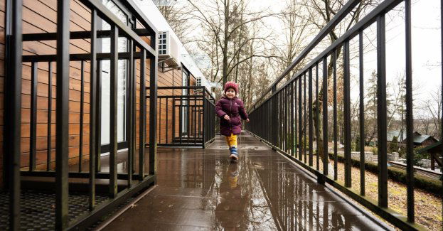 W Żelaźnie otwarto kontenerowy budynek szkoły - właściwy został zalany w powodzi