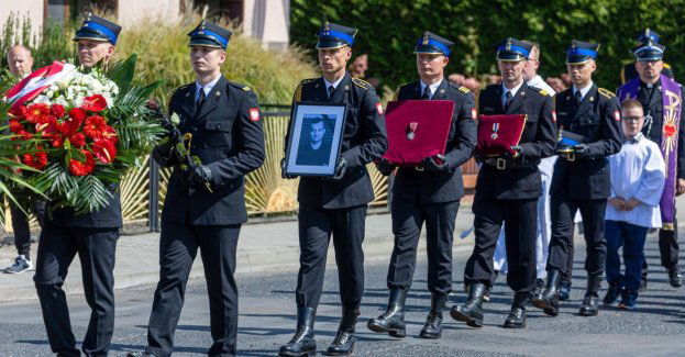 St. ogn. Łukasz Włodarczyk spoczął na cmentarzu w Tuchorzy