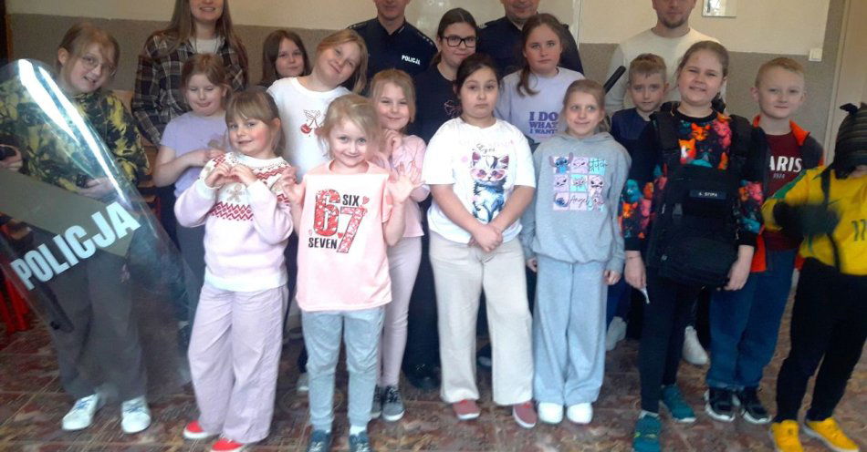 zdjęcie: Ferie bezpieczne dzięki sławkowskim dzielnicowym / fot. KPP w Będzinie