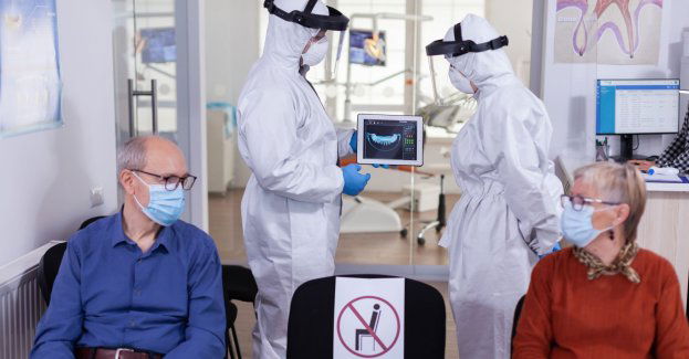 Szczytu zachorowań na COVID-19 można się spodziewać w październiku