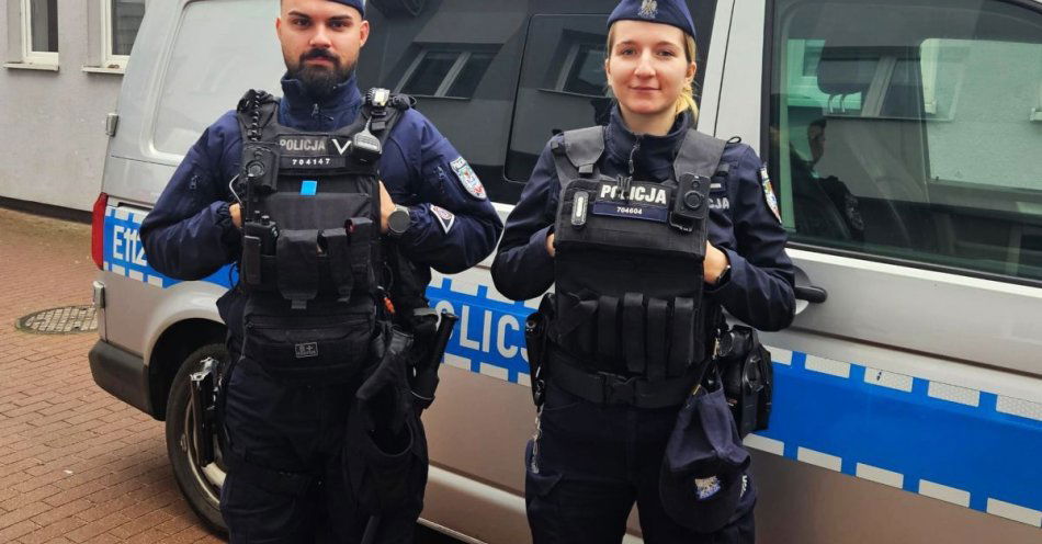 zdjęcie: Policjanci pomogli półtorarocznej dziewczynce po poparzeniu / fot. KMP Gorzów Wielkopolski