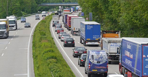 Kolejka aut na autostradzie  A4 przed granicą wynosi 9 km