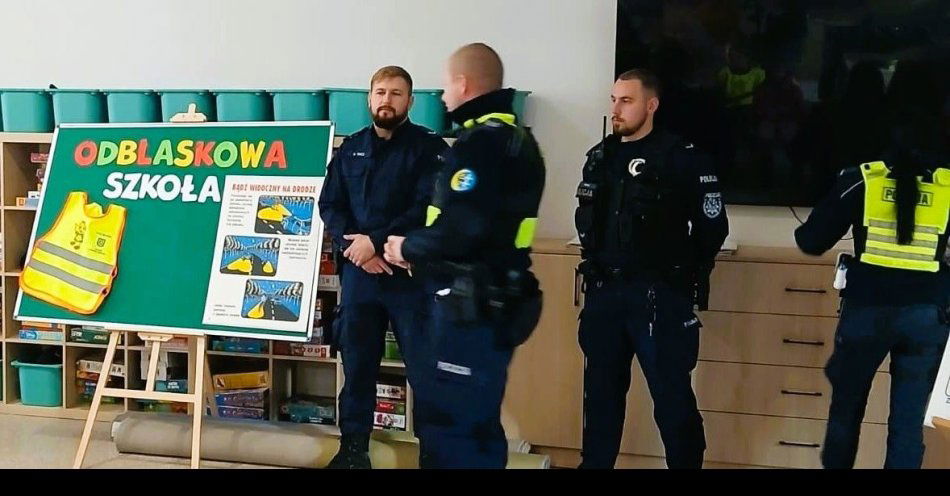 zdjęcie: Odblaskowa Szkoła: policjanci uczą dzieci bezpieczeństwa / fot. KPP Wschowa