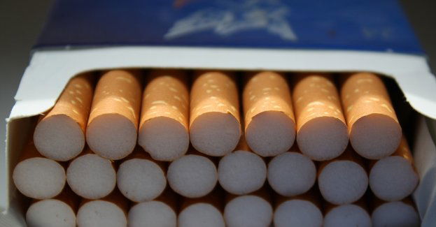 Próba przemytu papierosów w skrytkach w samochodzie