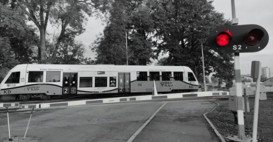 zdjęcie: Przejazdy kolejowe: jak uniknąć tragedii na torach / fot. KPP w Zgorzelcu