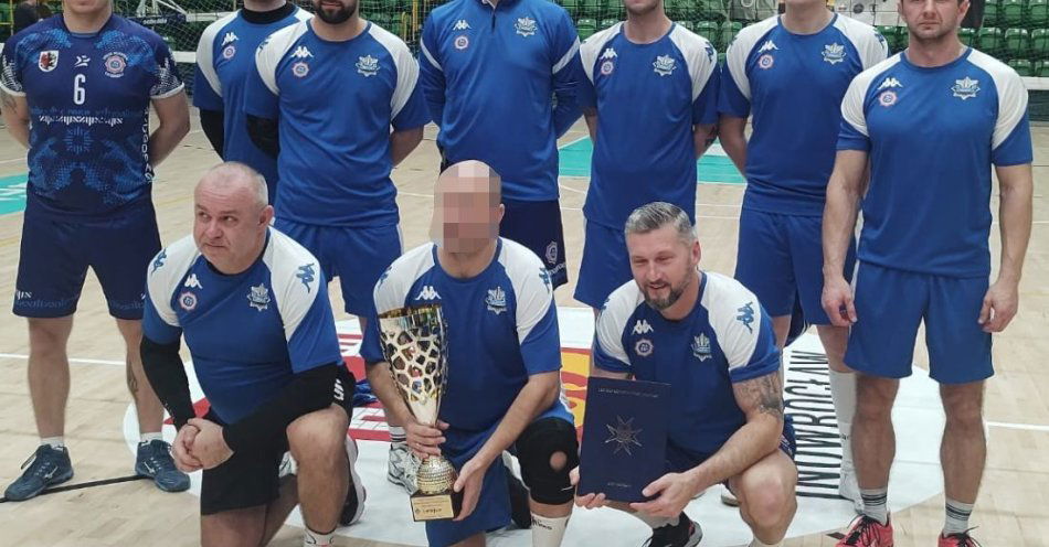zdjęcie: Policjanci zwycięzcami Gwiazdkowego Turnieju Siatkówki / fot. KPP Inowrocław