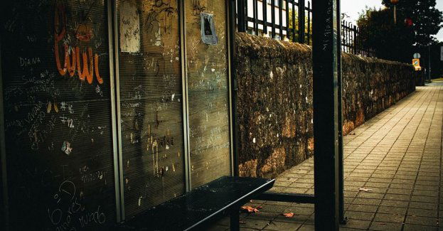 Nietrzeźwy nieletni demolował przystanek autobusowy